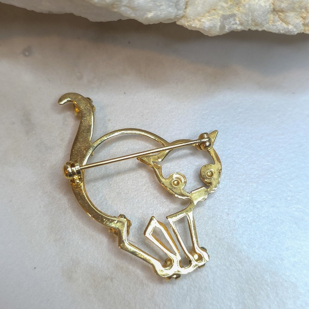 Genuine White Pearl Arched Back Cat  Emerald Green Glass Rhinestone Eyes Brooch - Picture 2 of 2